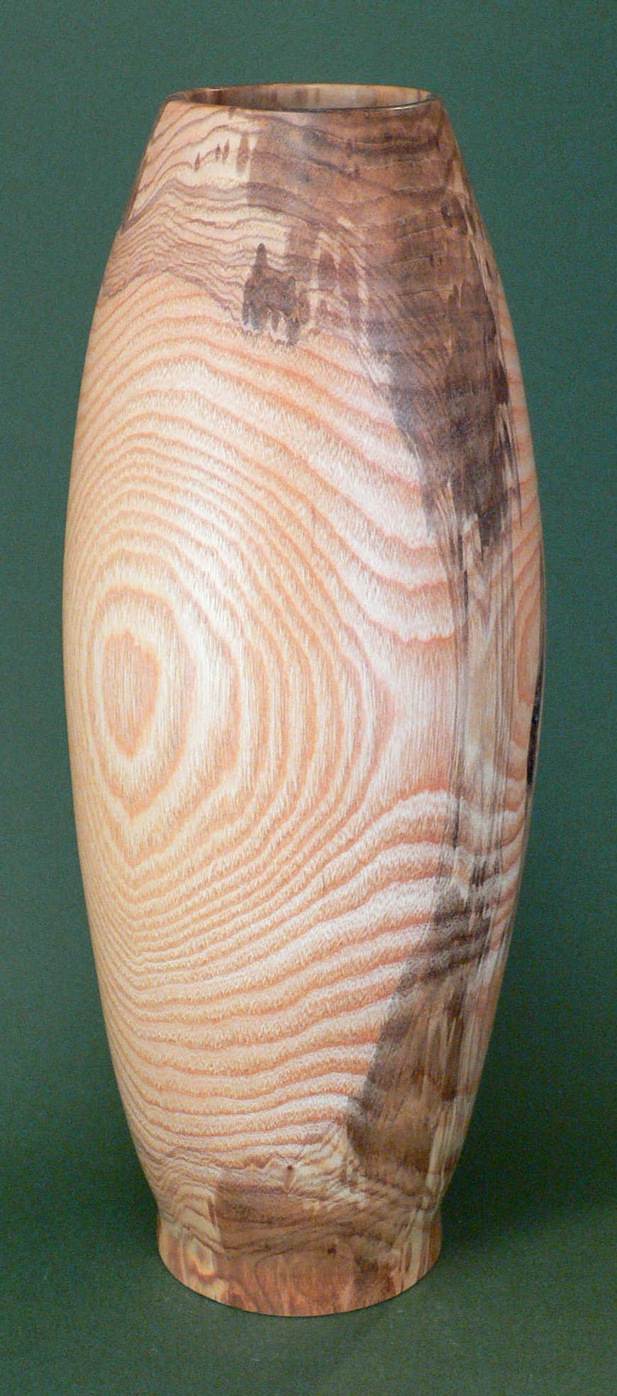 Image showing an example of an Olive Ash hollow form vase
